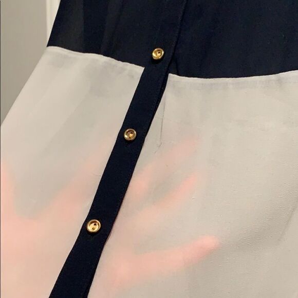 🎉1 hr sale 🎉XOXO dressy top 💤 - Picture 3 of 5